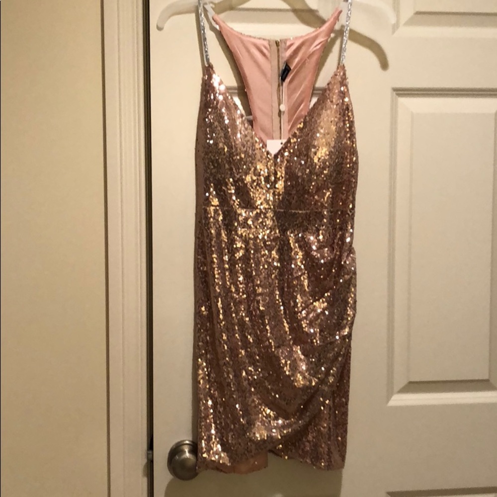 Bodycon Sequin rose gold cocktail dress! NWT sz 6